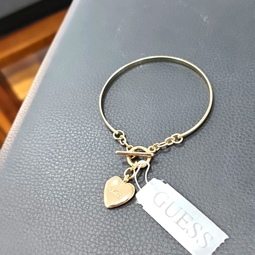 NWT Guess “love” bangle